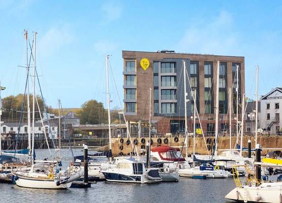 Tŷ Milford Waterfront 1