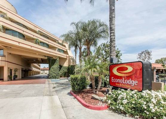 Econo Lodge Inn & Suites Riverside - Corona 1
