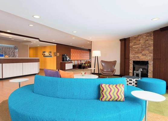 Fairfield Inn and Suites by Marriott Chicago St. Charles 1