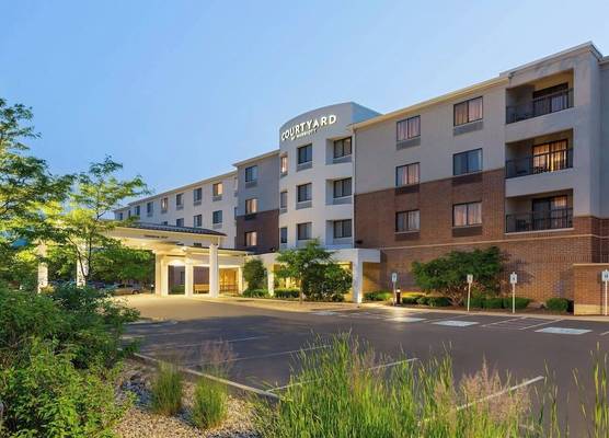 Courtyard by Marriott Madison West / Middleton 1
