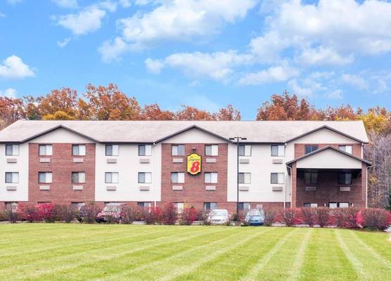 Super 8 by Wyndham Richfield Cleveland 1