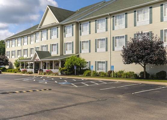 Coshocton Village Inn & Suites 1