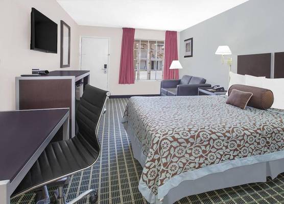 Days Inn by Wyndham Market Center Dallas Love Field 1