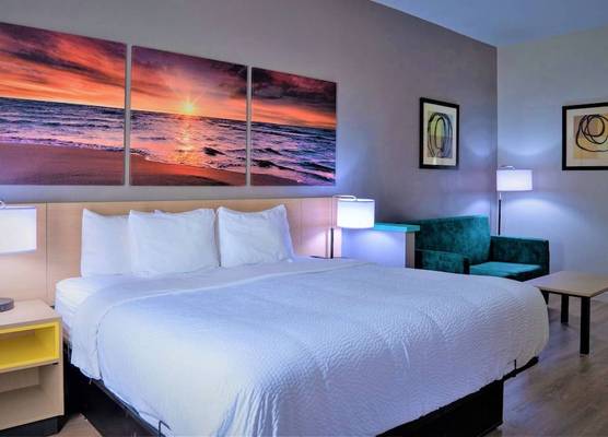 Days Inn & Suites by Wyndham Savannah North I-95 1