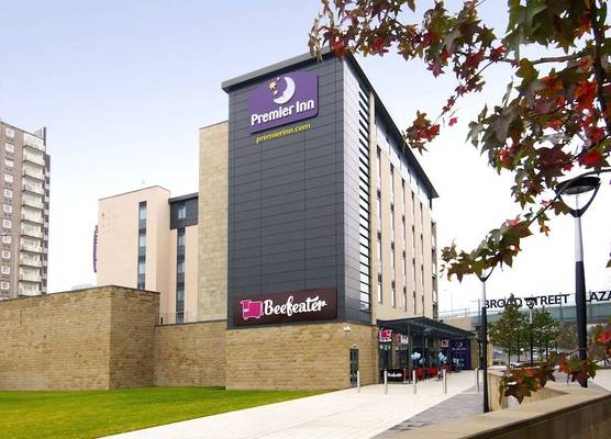 Premier Inn Halifax Town Centre 1