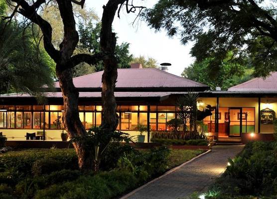 Cresta Riley's Hotel 1