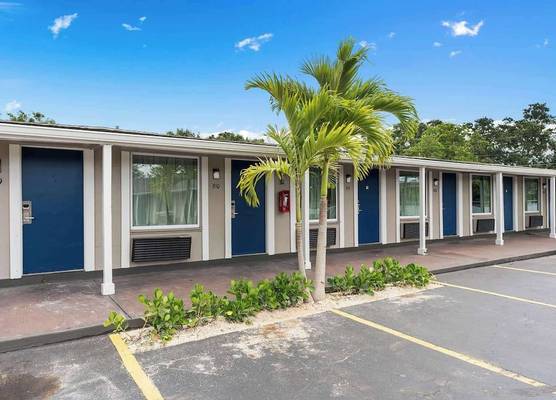 Travelodge by Wyndham Kissimmee/Orlando 1