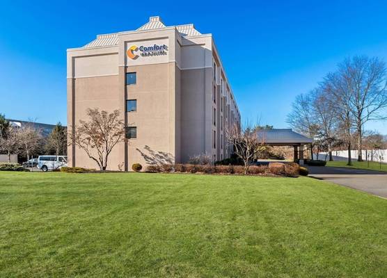 Comfort Inn & Suites Somerset - New Brunswick 1