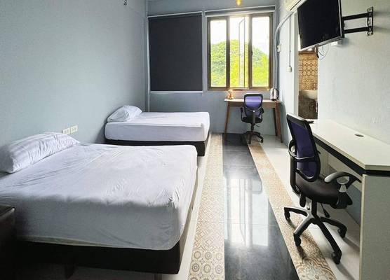 Sukhum Huai Khwang Guest House 1