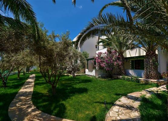 Studios Vrettos Beachside Hotel 1