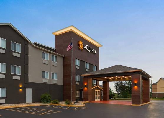 La Quinta Inn & Suites by Wyndham Peru Starved Rock St Park 1
