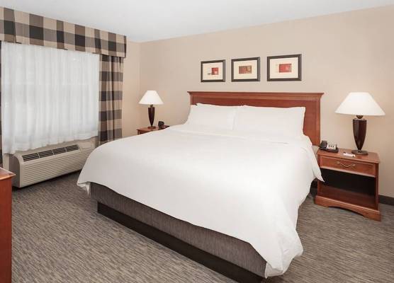 Holiday Inn Express & Suites HAMPTON SOUTH-SEABROOK by IHG 1