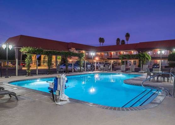 Laurel Inn & Conference Center 1