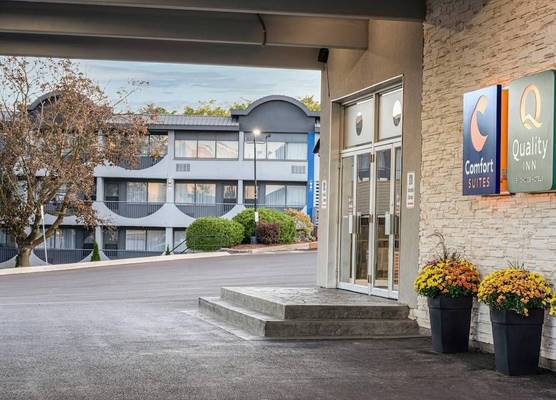 Quality Inn & Conference Centre Kingston Central 1