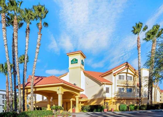 La Quinta by Wyndham Tucson Airport 1