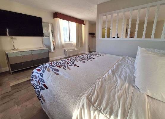 Travelodge by Wyndham Indianapolis Speedway 1