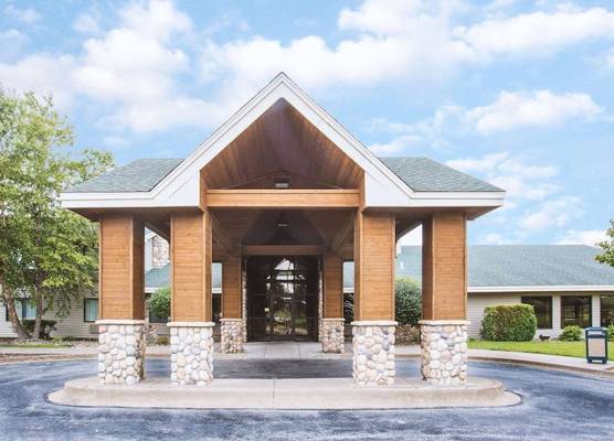 Super 8 by Wyndham Davenport 1