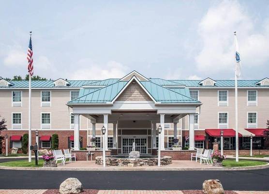Comfort Inn & Suites Sturbridge-Brimfield 1