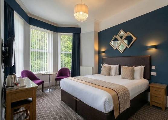 Applewood Hotel 1