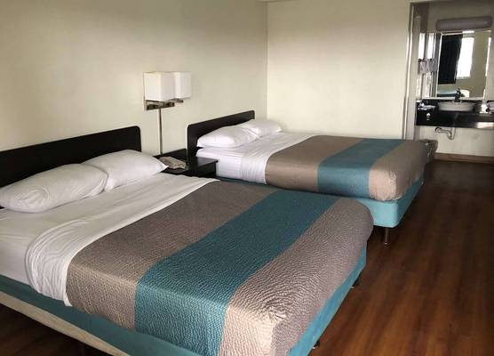 Days Inn by Wyndham Indianapolis South 1