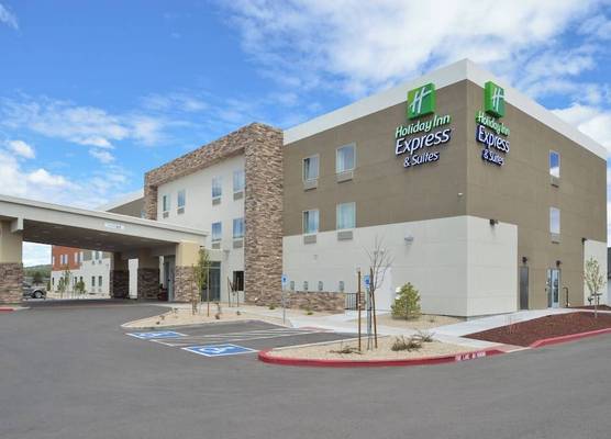 Holiday Inn Express & Suites WILLIAMS by IHG 1