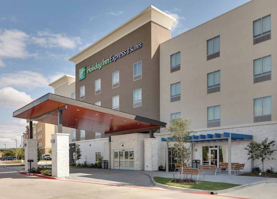 Holiday Inn Express & Suites PLANO - THE COLONY by IHG 1