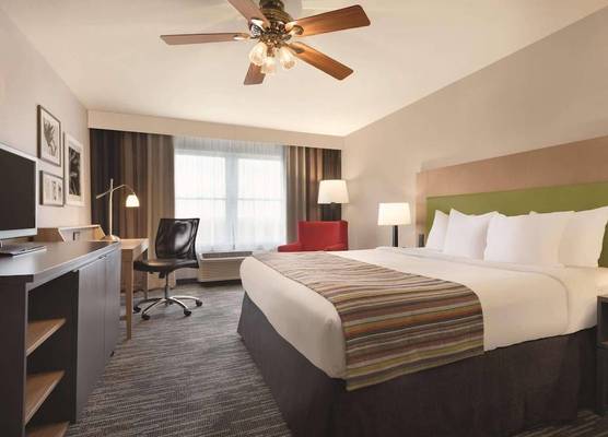 Country Inn & Suites by Radisson, Galena, IL 1