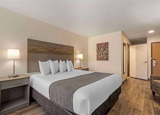 Best Western Plus Waterloo & Cedar Falls 1