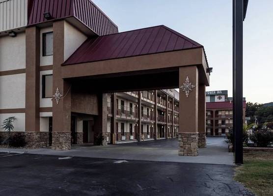 Red Roof Inn & Suites Pigeon Forge Parkway 1