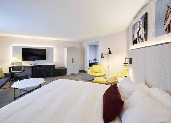 Gateway Hotel and Conference Center 1