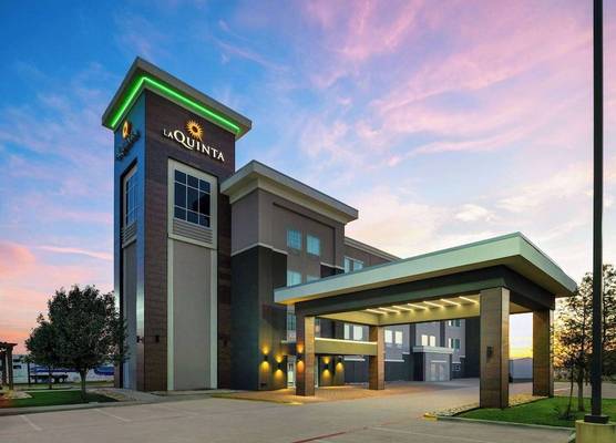 La Quinta by Wyndham Denton - University Drive 1