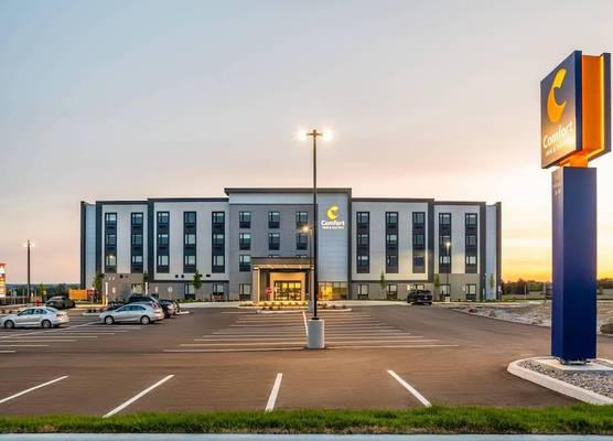 Comfort Inn & Suites 1
