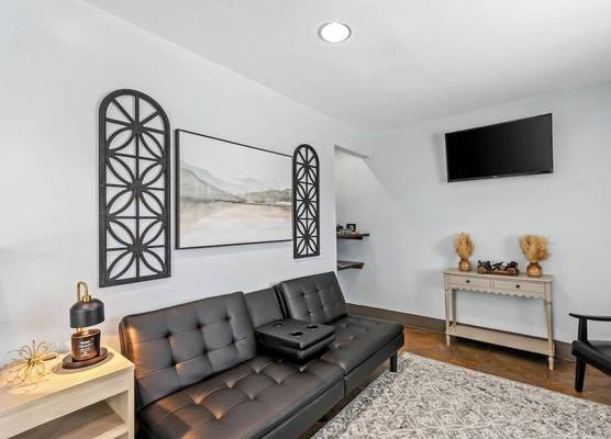 Birch Hill Suites Clarksville-Louisville North 1
