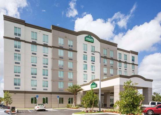 Wingate by Wyndham Miami Airport 1