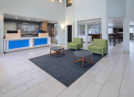 Holiday Inn Express & Suites WATSONVILLE by IHG 1