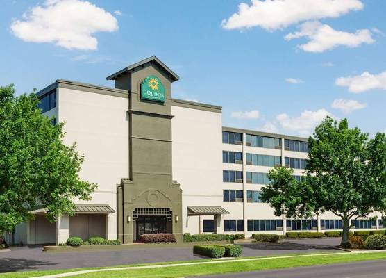 La Quinta Inn & Suites by Wyndham New Orleans Airport 1