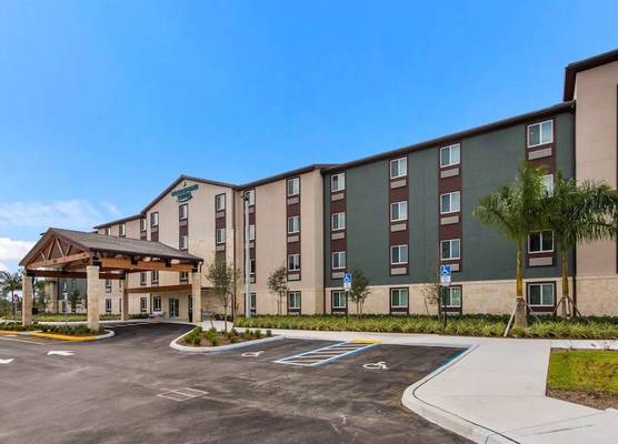WoodSpring Suites Tamarac 1
