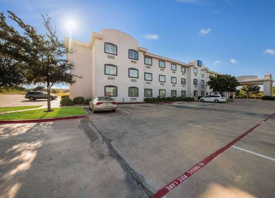 Motel 6 Decatur, TX 1