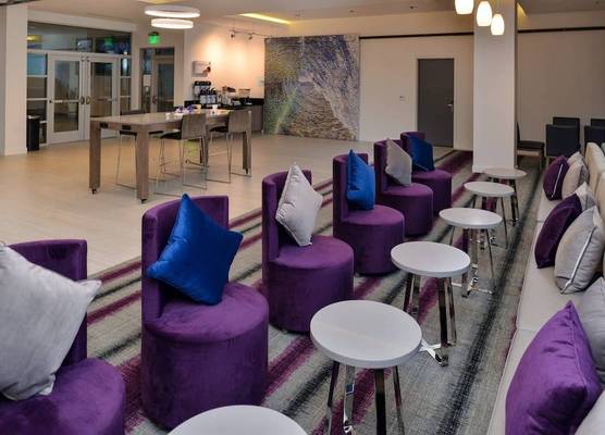 Holiday Inn Express & Suites SAN DIEGO - MISSION VALLEY by IHG 1