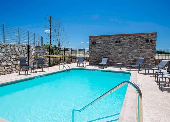 Fairfield Inn & Suites by Marriott Dallas Waxahachie 1