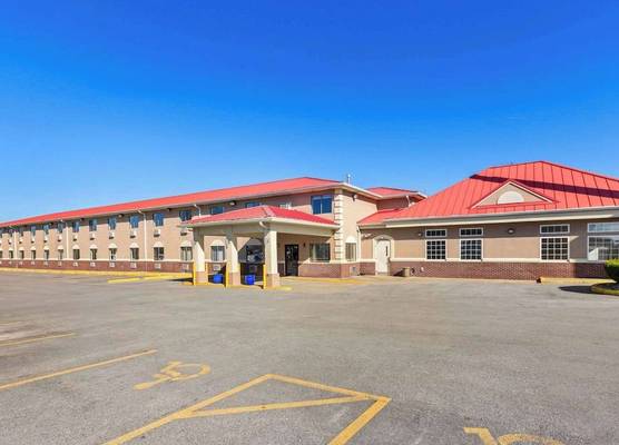 Super 8 by Wyndham Elizabethtown 1