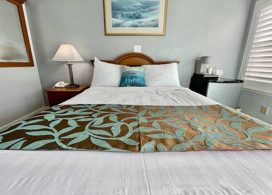 The Palomar Inn 1