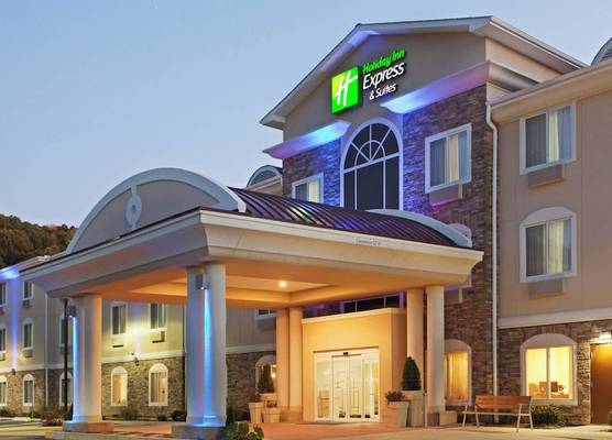 Holiday Inn Express & Suites MERIDEN by IHG 1
