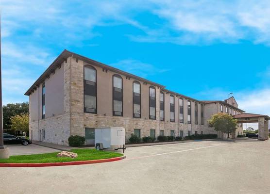 Comfort Suites Granbury 1