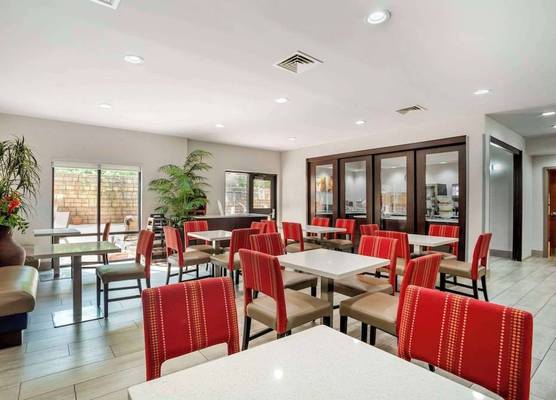 Comfort Suites At WestGate Mall 1