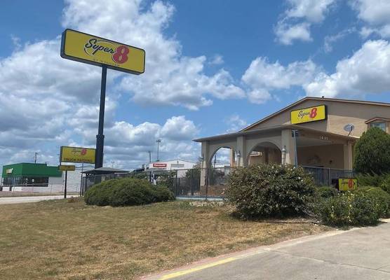 Super 8 by Wyndham Decatur Texas 1