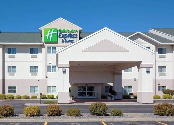 Holiday Inn Express & Suites STEVENS POINT by IHG 1