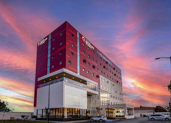 Ramada Encore by Wyndham Guadalajara Aeropuerto 1
