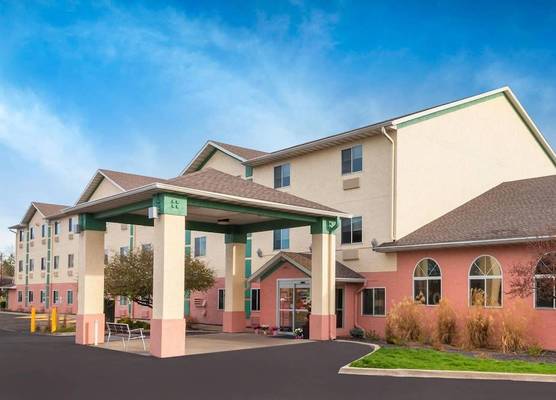Galesburg Inn and Suites 1