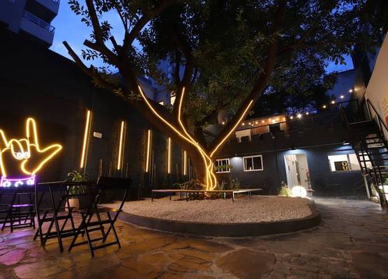 Play Hostel Garden 1